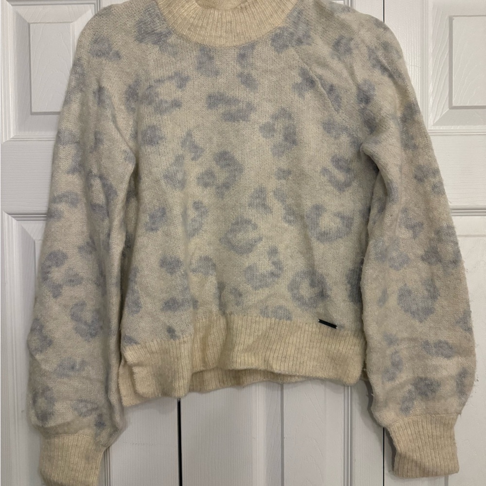 Abercrombie & Fitch Cream and Gray Turtleneck Sweater